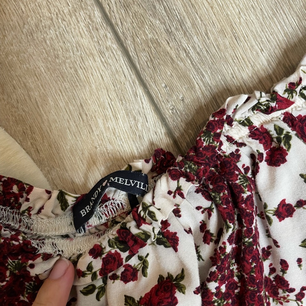 Brandy Melville floral off the shoulder crop top - Picture 2 of 4